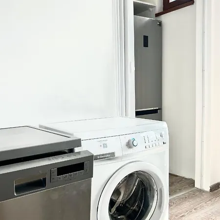 Big 3 Separate Convenient Haven ! דירה *
